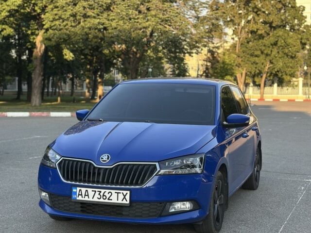 Синий Шкода Фабия, объемом двигателя 1 л и пробегом 153 тыс. км за 8500 $, фото 1 на Automoto.ua