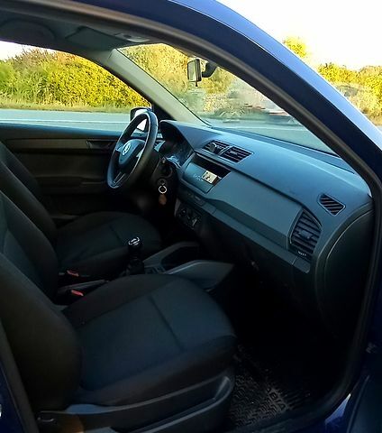 Синий Шкода Фабия, объемом двигателя 1 л и пробегом 145 тыс. км за 7500 $, фото 3 на Automoto.ua