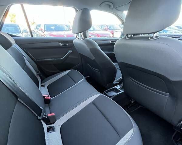 Шкода Фабия 2018 в Киеве на Automoto.ua Синий Шкода Фабия, объемом двигателя 1 л и пробегом 167 тыс. км за 6062 $, фото 14 на Automoto.ua