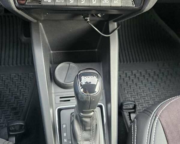 Синий Шкода Фабия, объемом двигателя 1 л и пробегом 41 тыс. км за 15800 $, фото 20 на Automoto.ua