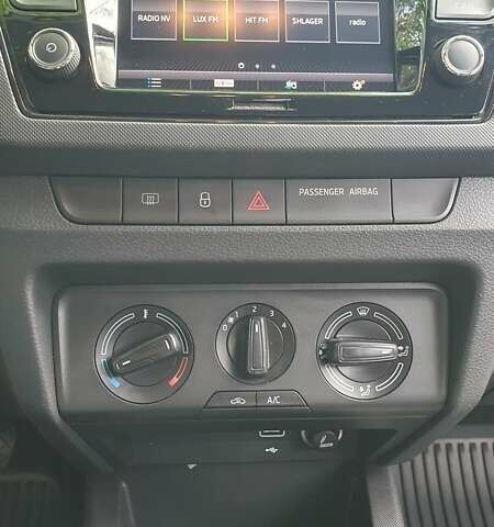 Синий Шкода Фабия, объемом двигателя 1 л и пробегом 96 тыс. км за 9450 $, фото 18 на Automoto.ua