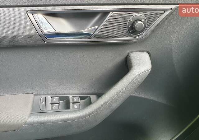 Синий Шкода Фабия, объемом двигателя 1 л и пробегом 96 тыс. км за 9450 $, фото 15 на Automoto.ua