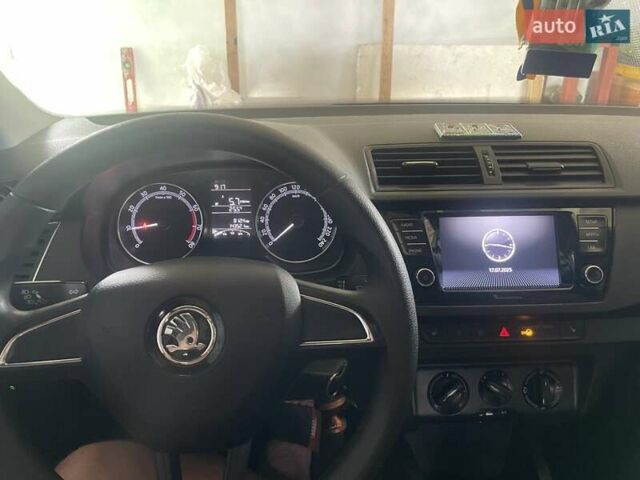 Синий Шкода Фабия, объемом двигателя 1 л и пробегом 143 тыс. км за 9000 $, фото 5 на Automoto.ua