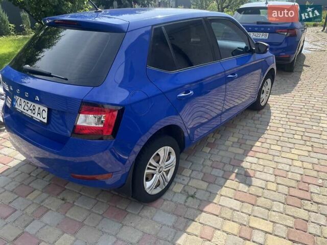 Синий Шкода Фабия, объемом двигателя 1 л и пробегом 143 тыс. км за 9000 $, фото 1 на Automoto.ua