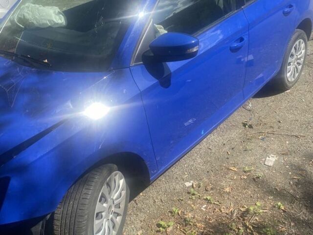 Синий Шкода Фабия, объемом двигателя 1 л и пробегом 61 тыс. км за 3800 $, фото 1 на Automoto.ua