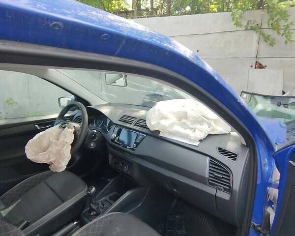 Синий Шкода Фабия, объемом двигателя 1 л и пробегом 85 тыс. км за 4100 $, фото 2 на Automoto.ua