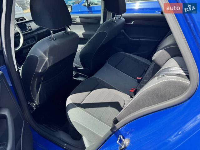 Синий Шкода Фабия, объемом двигателя 1 л и пробегом 54 тыс. км за 11279 $, фото 7 на Automoto.ua
