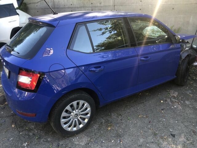 Синий Шкода Фабия, объемом двигателя 1 л и пробегом 61 тыс. км за 3800 $, фото 3 на Automoto.ua