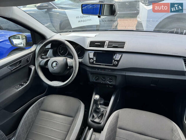 Синий Шкода Фабия, объемом двигателя 1 л и пробегом 54 тыс. км за 11279 $, фото 5 на Automoto.ua