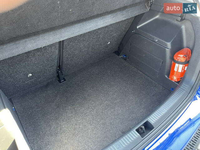 Синий Шкода Фабия, объемом двигателя 0 л и пробегом 128 тыс. км за 9450 $, фото 25 на Automoto.ua