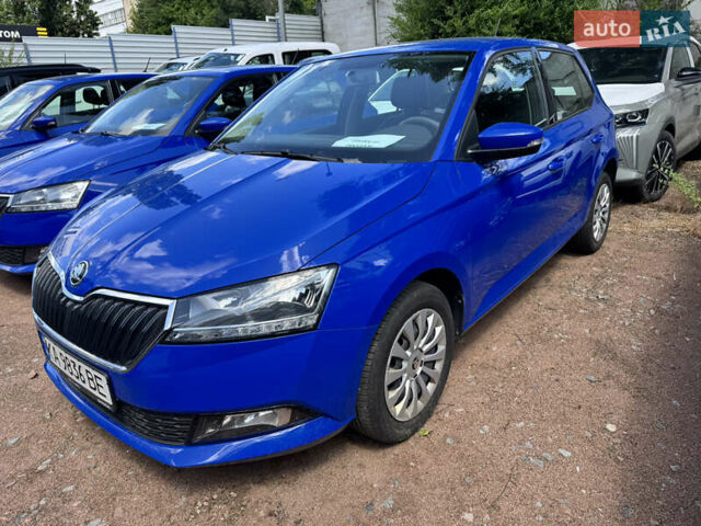 Синий Шкода Фабия, объемом двигателя 1 л и пробегом 54 тыс. км за 11279 $, фото 3 на Automoto.ua