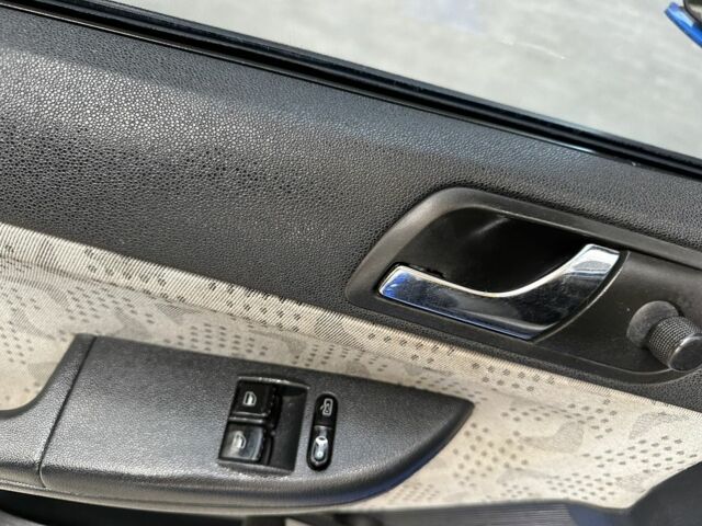 Синій Шкода Фабія, об'ємом двигуна 1.4 л та пробігом 210 тис. км за 3950 $, фото 8 на Automoto.ua