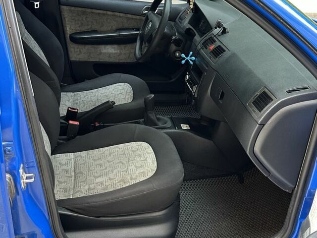 Синій Шкода Фабія, об'ємом двигуна 1.4 л та пробігом 210 тис. км за 3950 $, фото 4 на Automoto.ua