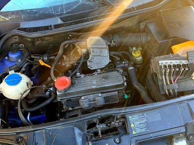 Синий Шкода Фабия, объемом двигателя 1.4 л и пробегом 200 тыс. км за 1000 $, фото 2 на Automoto.ua