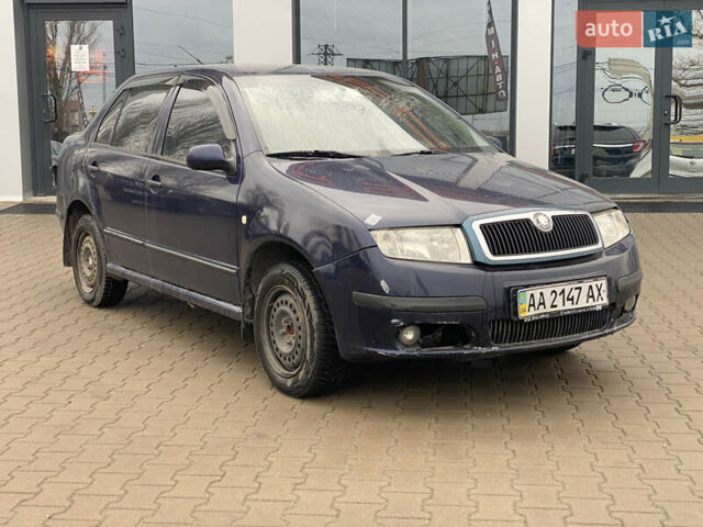 Синий Шкода Фабия, объемом двигателя 1.39 л и пробегом 282 тыс. км за 1200 $, фото 1 на Automoto.ua