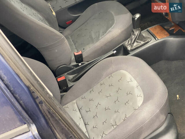 Синий Шкода Фабия, объемом двигателя 1.39 л и пробегом 282 тыс. км за 1200 $, фото 17 на Automoto.ua