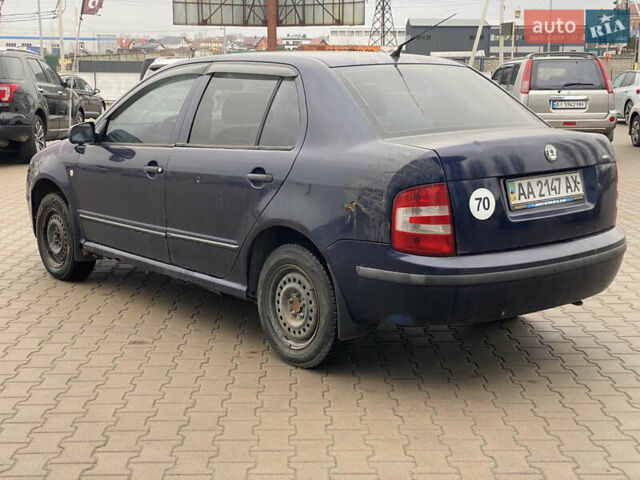 Синий Шкода Фабия, объемом двигателя 1.39 л и пробегом 282 тыс. км за 1200 $, фото 5 на Automoto.ua