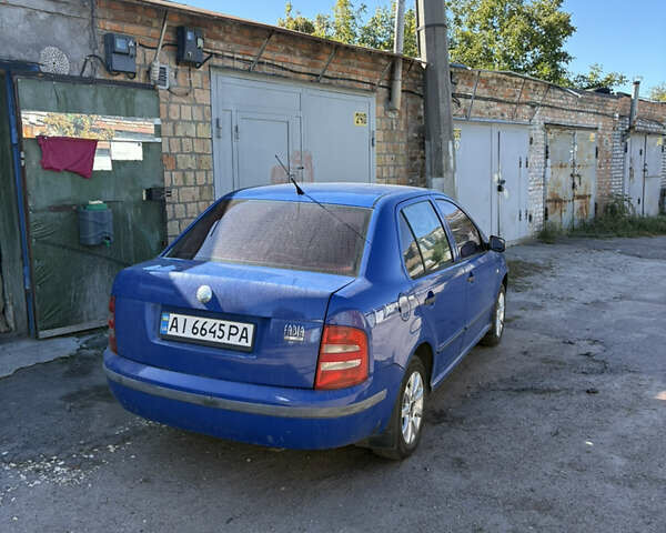 Синий Шкода Фабия, объемом двигателя 1.4 л и пробегом 300 тыс. км за 3500 $, фото 3 на Automoto.ua