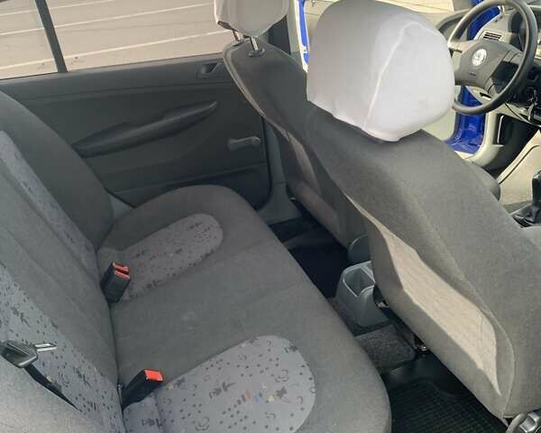 Синій Шкода Фабія, об'ємом двигуна 1.2 л та пробігом 80 тис. км за 3800 $, фото 6 на Automoto.ua