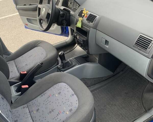 Синій Шкода Фабія, об'ємом двигуна 1.2 л та пробігом 80 тис. км за 3800 $, фото 7 на Automoto.ua