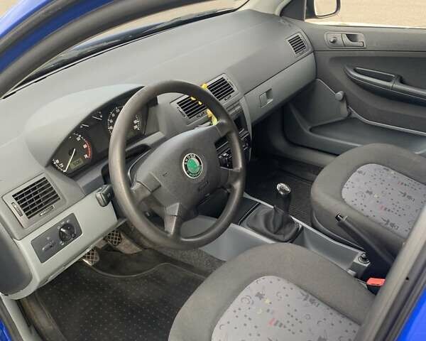 Синій Шкода Фабія, об'ємом двигуна 1.2 л та пробігом 80 тис. км за 3800 $, фото 5 на Automoto.ua