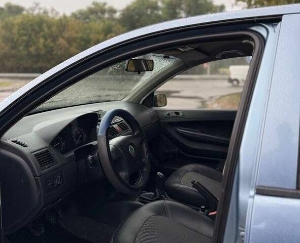 Синій Шкода Фабія, об'ємом двигуна 1.2 л та пробігом 200 тис. км за 3600 $, фото 6 на Automoto.ua