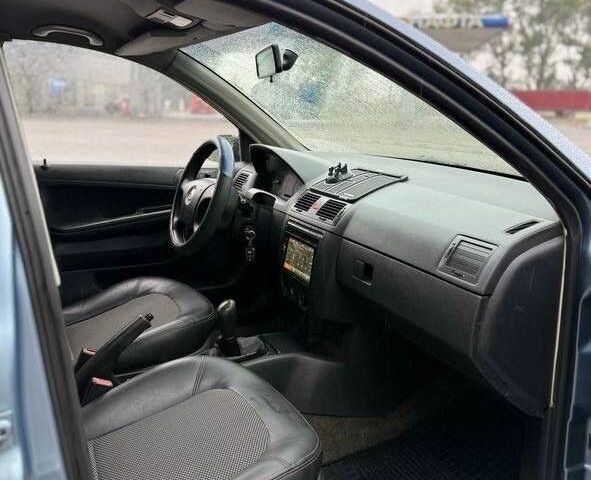Синій Шкода Фабія, об'ємом двигуна 1.2 л та пробігом 200 тис. км за 3600 $, фото 4 на Automoto.ua