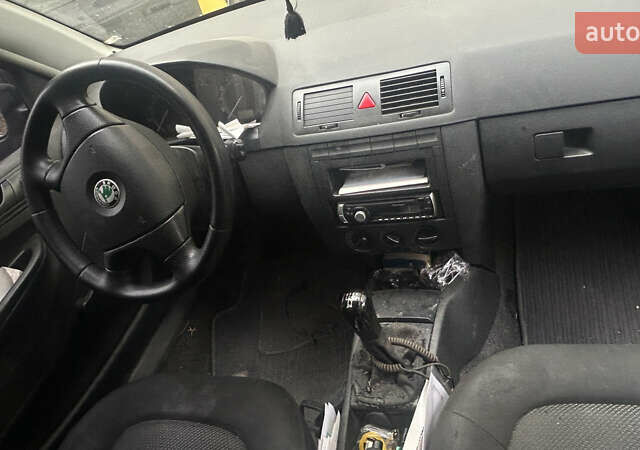 Синий Шкода Фабия, объемом двигателя 1.13 л и пробегом 380 тыс. км за 3500 $, фото 4 на Automoto.ua