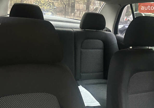 Синий Шкода Фабия, объемом двигателя 1.13 л и пробегом 380 тыс. км за 3500 $, фото 5 на Automoto.ua