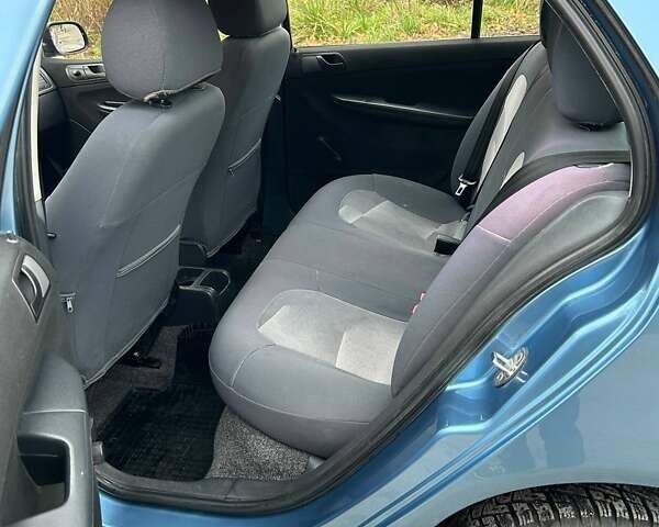 Синий Шкода Фабия, объемом двигателя 1.2 л и пробегом 207 тыс. км за 4000 $, фото 4 на Automoto.ua