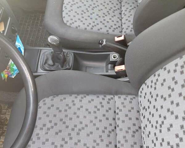 Синий Шкода Фабия, объемом двигателя 1.39 л и пробегом 250 тыс. км за 4300 $, фото 1 на Automoto.ua