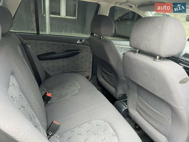 Синий Шкода Фабия, объемом двигателя 1.4 л и пробегом 293 тыс. км за 3500 $, фото 8 на Automoto.ua