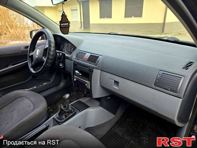 Синий Шкода Фабия, объемом двигателя 1.4 л и пробегом 248 тыс. км за 3600 $, фото 7 на Automoto.ua