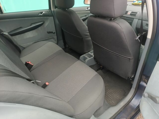 Синий Шкода Фабия, объемом двигателя 1.4 л и пробегом 290 тыс. км за 4300 $, фото 7 на Automoto.ua