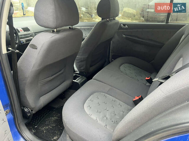Синий Шкода Фабия, объемом двигателя 1.4 л и пробегом 293 тыс. км за 3500 $, фото 9 на Automoto.ua