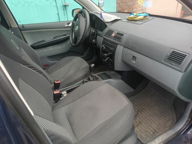 Синий Шкода Фабия, объемом двигателя 1.4 л и пробегом 290 тыс. км за 4300 $, фото 6 на Automoto.ua