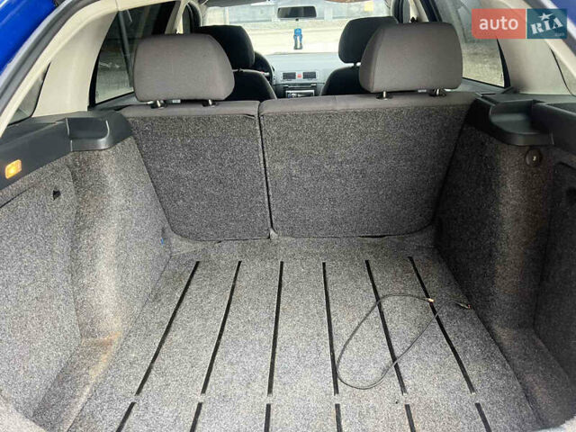 Синий Шкода Фабия, объемом двигателя 1.4 л и пробегом 293 тыс. км за 3500 $, фото 10 на Automoto.ua