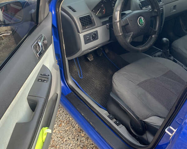 Синий Шкода Фабия, объемом двигателя 1.9 л и пробегом 300 тыс. км за 3000 $, фото 9 на Automoto.ua