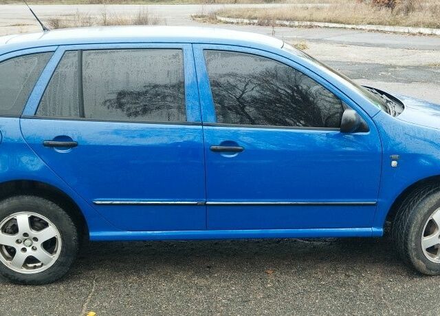 Синий Шкода Фабия, объемом двигателя 1.4 л и пробегом 405 тыс. км за 3499 $, фото 7 на Automoto.ua