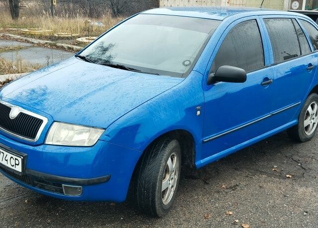 Синий Шкода Фабия, объемом двигателя 1.4 л и пробегом 405 тыс. км за 3499 $, фото 2 на Automoto.ua
