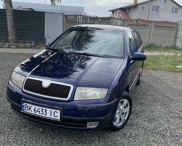 Синий Шкода Фабия, объемом двигателя 1.39 л и пробегом 288 тыс. км за 3400 $, фото 1 на Automoto.ua