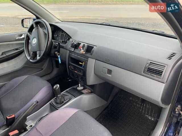 Синий Шкода Фабия, объемом двигателя 1.39 л и пробегом 288 тыс. км за 3400 $, фото 2 на Automoto.ua