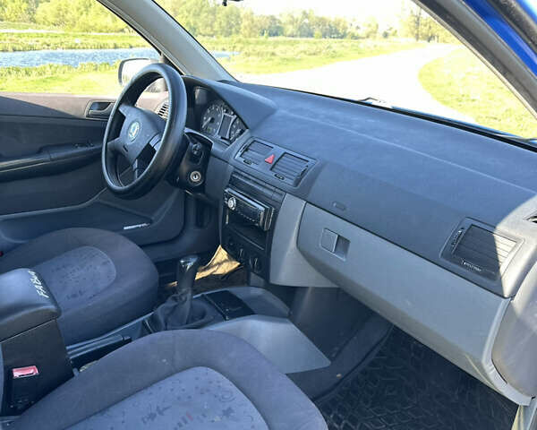 Синий Шкода Фабия, объемом двигателя 1.39 л и пробегом 258 тыс. км за 3600 $, фото 12 на Automoto.ua