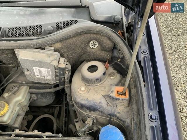 Синий Шкода Фабия, объемом двигателя 1.39 л и пробегом 288 тыс. км за 3400 $, фото 22 на Automoto.ua