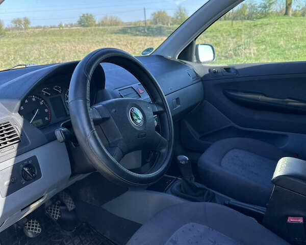 Синий Шкода Фабия, объемом двигателя 1.39 л и пробегом 258 тыс. км за 3600 $, фото 14 на Automoto.ua