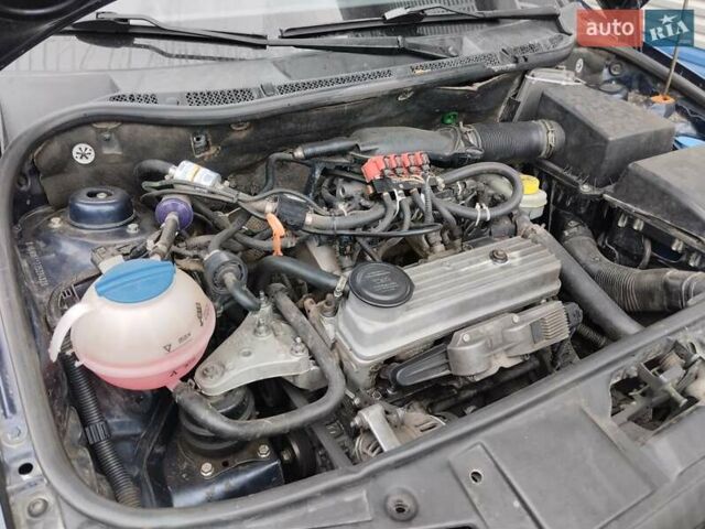 Синій Шкода Фабія, об'ємом двигуна 1.4 л та пробігом 300 тис. км за 2999 $, фото 10 на Automoto.ua