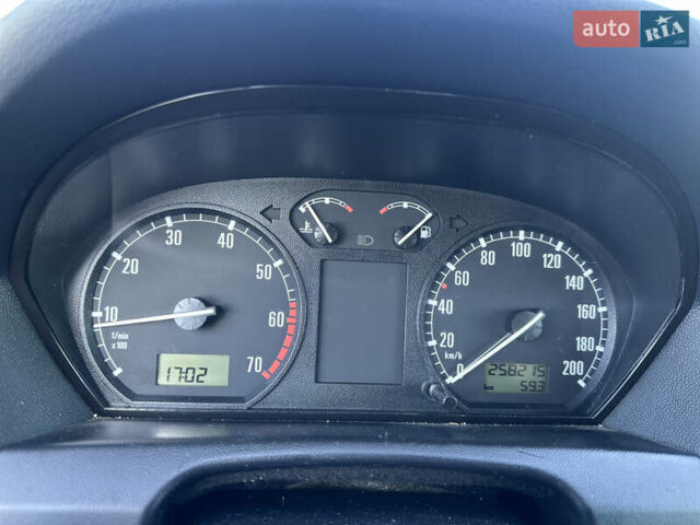 Синий Шкода Фабия, объемом двигателя 1.39 л и пробегом 258 тыс. км за 3600 $, фото 11 на Automoto.ua