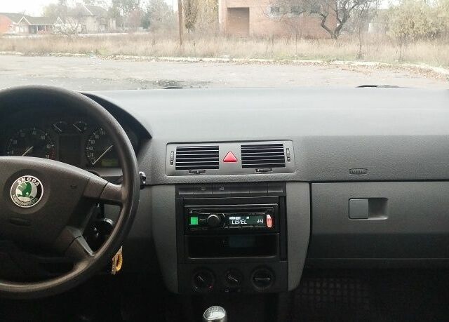 Синий Шкода Фабия, объемом двигателя 1.4 л и пробегом 405 тыс. км за 3499 $, фото 8 на Automoto.ua