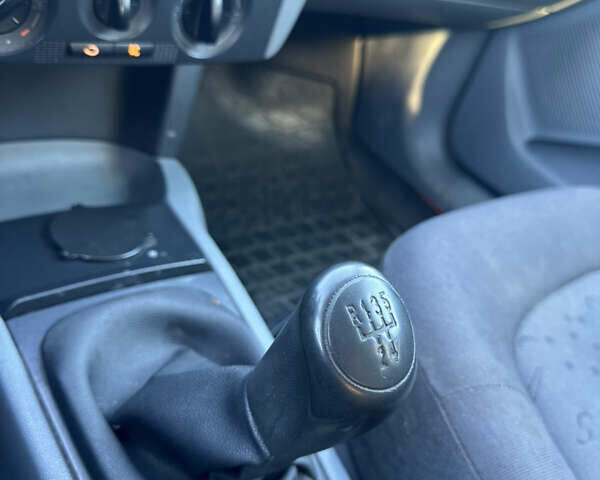 Синий Шкода Фабия, объемом двигателя 1.39 л и пробегом 258 тыс. км за 3600 $, фото 19 на Automoto.ua