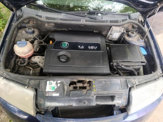 Синій Шкода Фабія, об'ємом двигуна 1.4 л та пробігом 360 тис. км за 3000 $, фото 4 на Automoto.ua